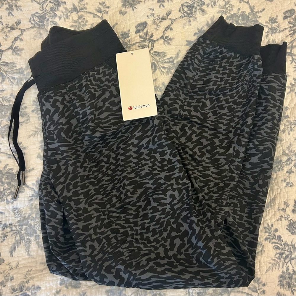 BRAND NEW Lululemon Dance Studio Mid-Rise Jogger